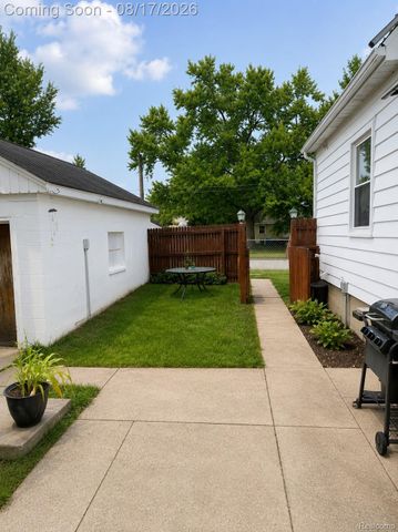 1021 Hapeman Street, Lansing, MI 48915