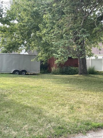 1021 Hapeman Street, Lansing, MI 48915