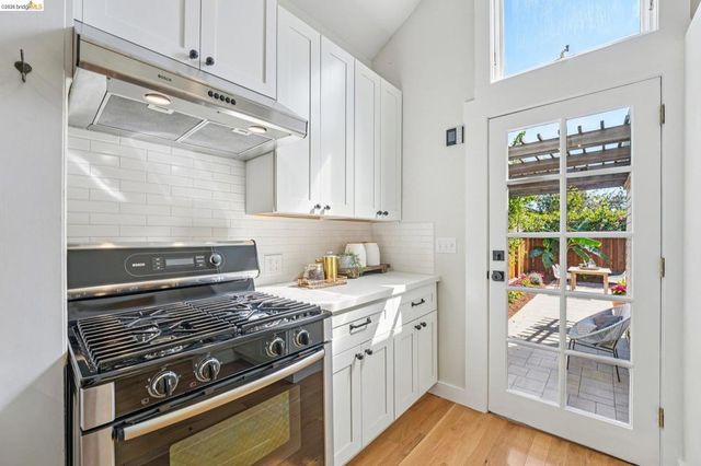 491 Mcauley St, Oakland, CA 94609