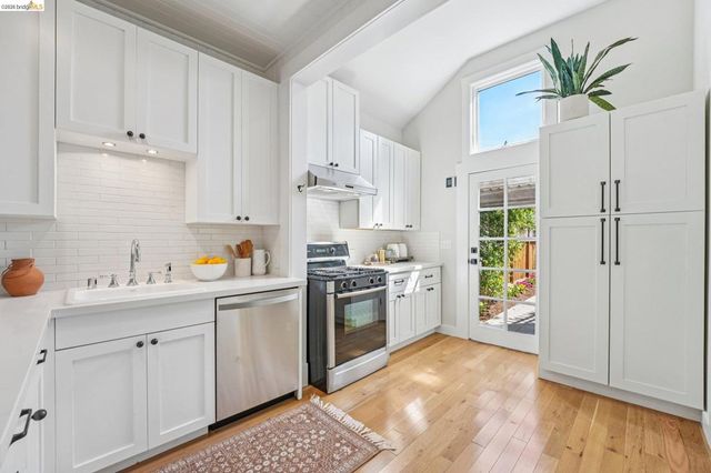 491 Mcauley St, Oakland, CA 94609