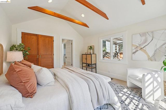 491 Mcauley St, Oakland, CA 94609