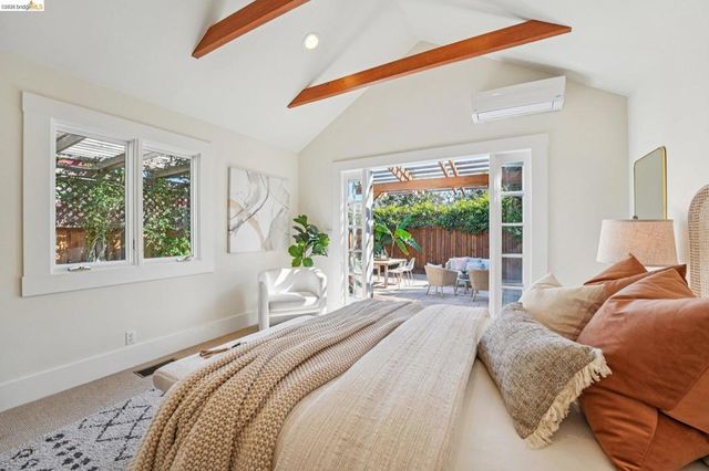 491 Mcauley St, Oakland, CA 94609