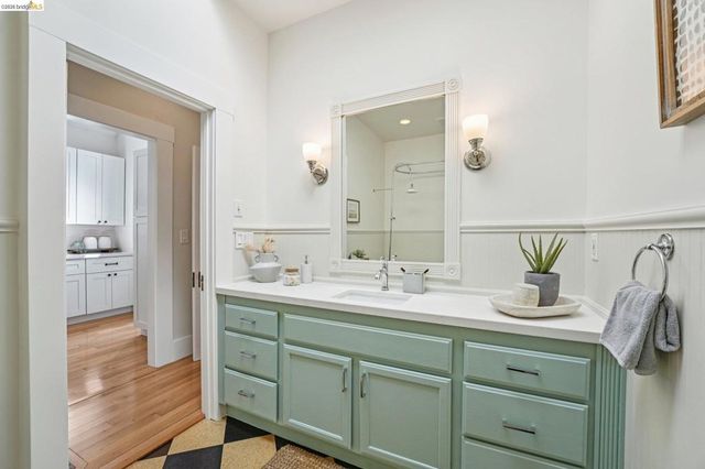 491 Mcauley St, Oakland, CA 94609