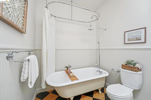 491 Mcauley St, Oakland, CA 94609