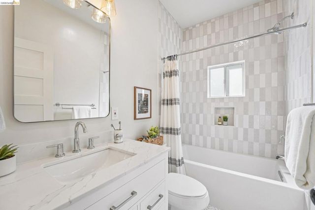 491 Mcauley St, Oakland, CA 94609