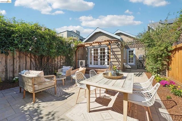 491 Mcauley St, Oakland, CA 94609