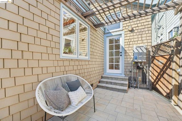 491 Mcauley St, Oakland, CA 94609