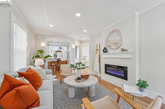 491 Mcauley St, Oakland, CA 94609