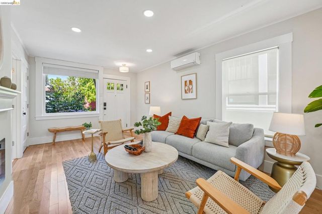 491 Mcauley St, Oakland, CA 94609