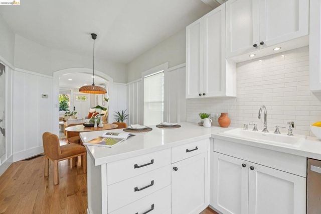 491 Mcauley St, Oakland, CA 94609