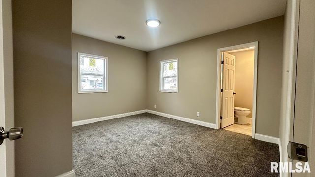 143 E CLINTON Street, Rushville, IL 62681