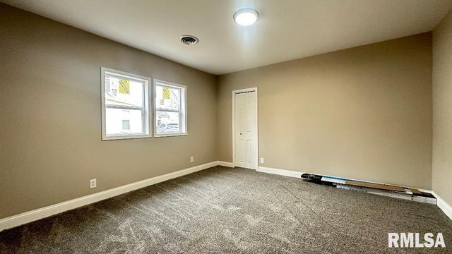 143 E CLINTON Street, Rushville, IL 62681