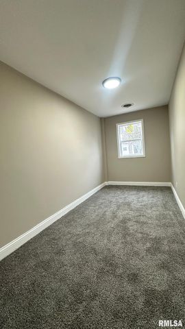 143 E CLINTON Street, Rushville, IL 62681