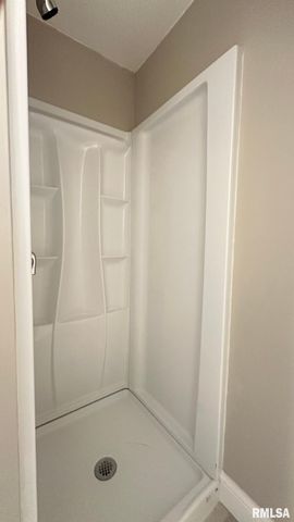 143 E CLINTON Street, Rushville, IL 62681