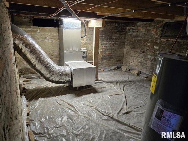 143 E CLINTON Street, Rushville, IL 62681