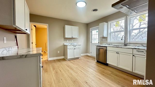 143 E CLINTON Street, Rushville, IL 62681