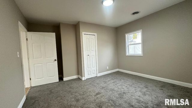 143 E CLINTON Street, Rushville, IL 62681