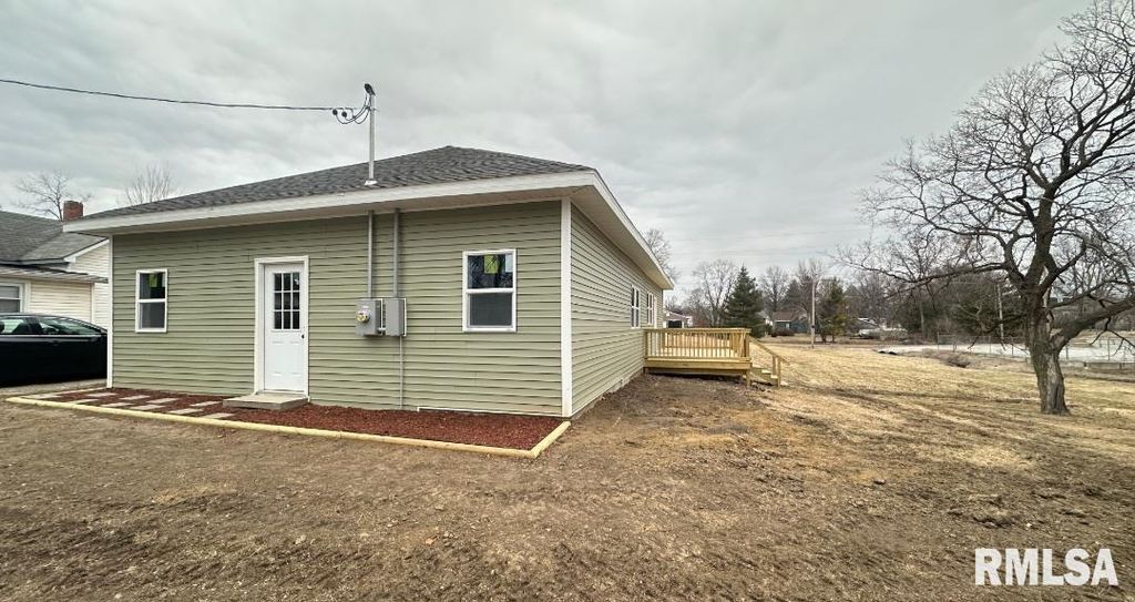 143 E CLINTON Street, Rushville, IL 62681