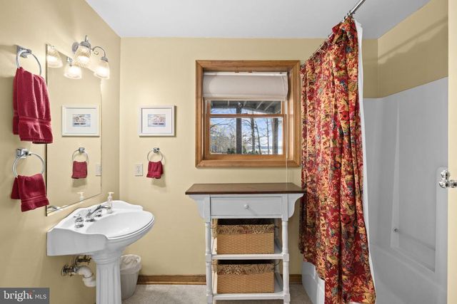 2325 WATERSIDE DR, Bumpass, VA 23024