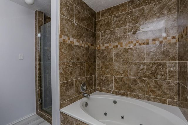 8123 Big Oak Trail Drive, Houston, TX 77040