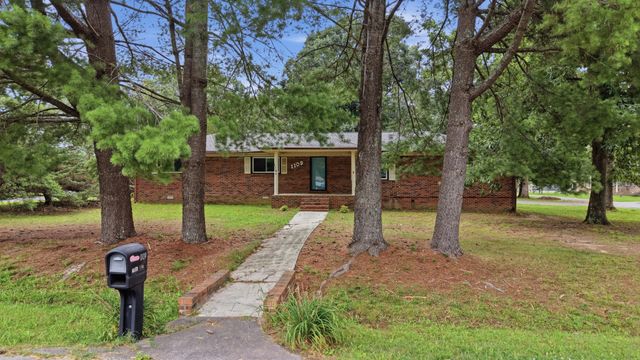 1109 McMahan St, Manchester, TN 37355