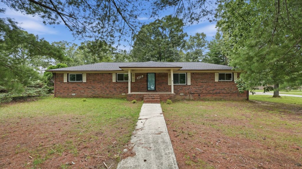 1109 McMahan St, Manchester, TN 37355