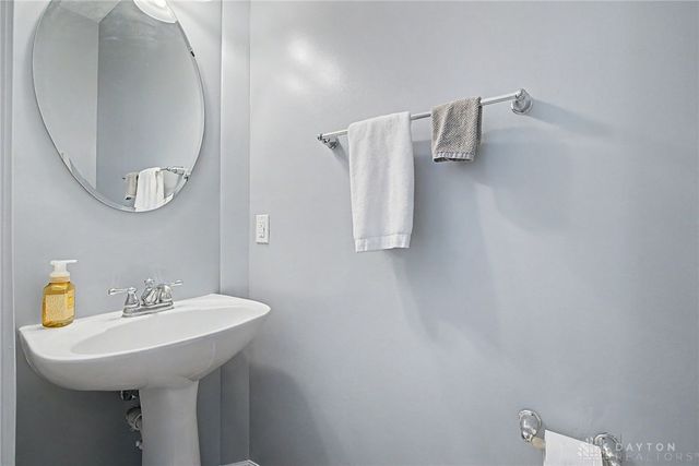 2651 Royal Gateway, Beavercreek, OH 45431