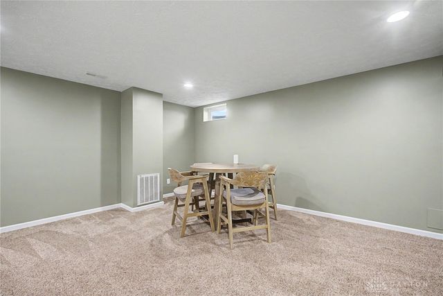2651 Royal Gateway, Beavercreek, OH 45431