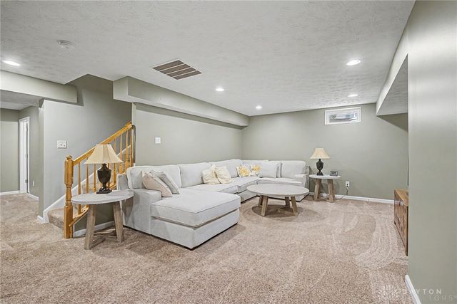2651 Royal Gateway, Beavercreek, OH 45431