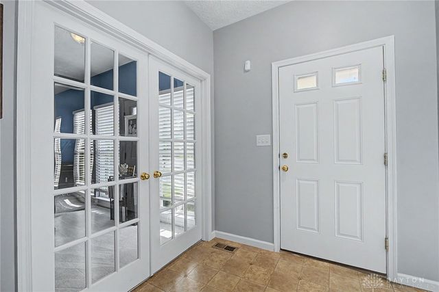 2651 Royal Gateway, Beavercreek, OH 45431