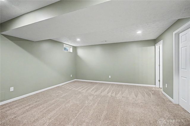 2651 Royal Gateway, Beavercreek, OH 45431