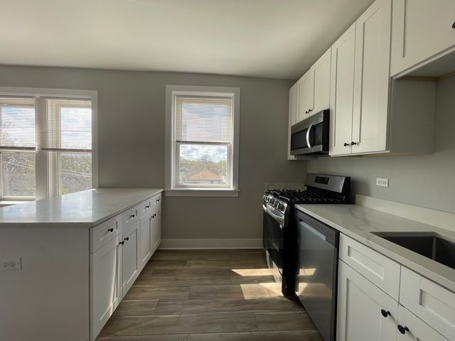 722 N AUSTIN Boulevard 3W, Oak Park, IL 60302