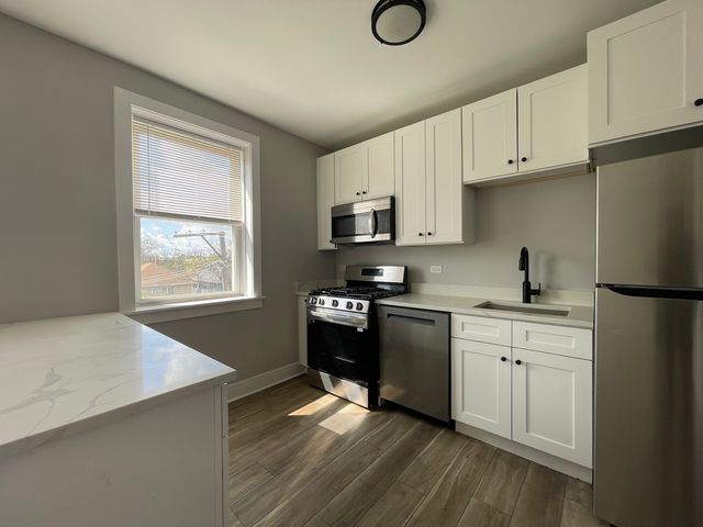 722 N AUSTIN Boulevard 3W, Oak Park, IL 60302