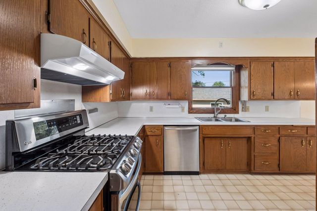 702 Madison Street S, Shakopee, MN 55379