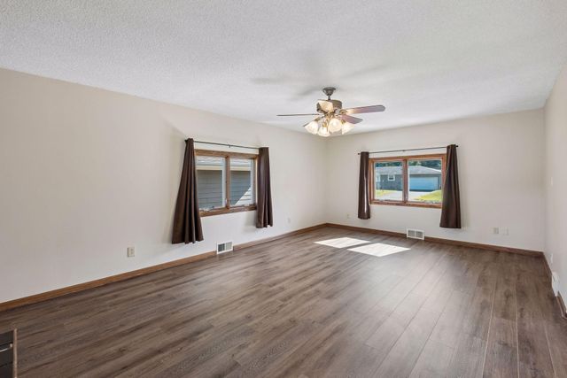 702 Madison Street S, Shakopee, MN 55379