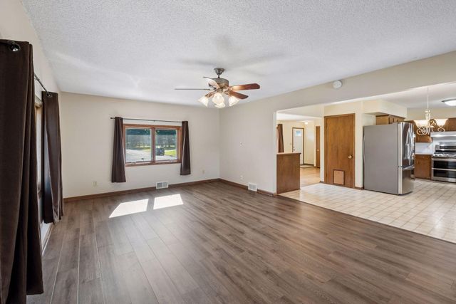 702 Madison Street S, Shakopee, MN 55379