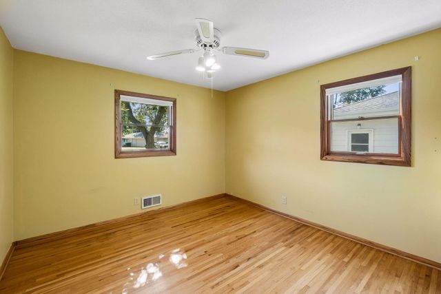 702 Madison Street S, Shakopee, MN 55379