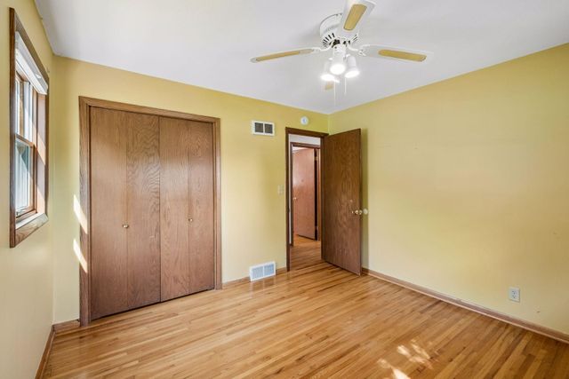 702 Madison Street S, Shakopee, MN 55379