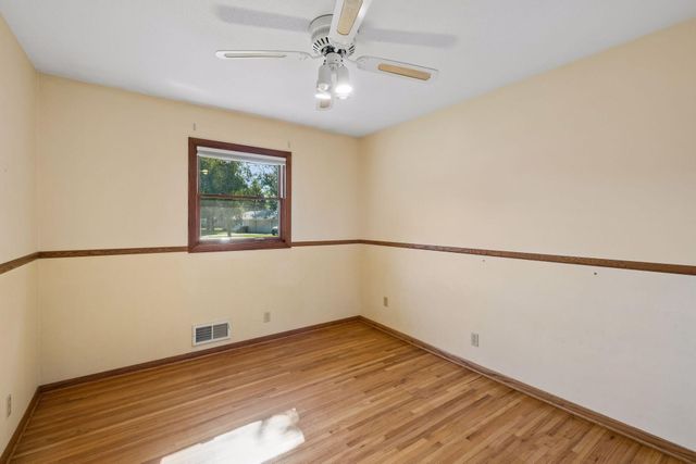 702 Madison Street S, Shakopee, MN 55379