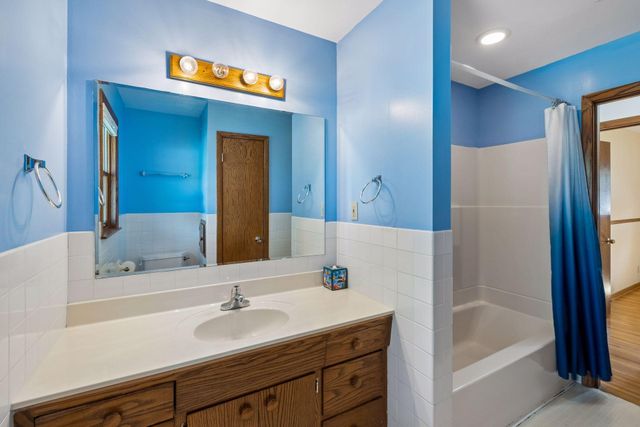 702 Madison Street S, Shakopee, MN 55379