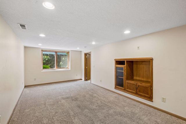 702 Madison Street S, Shakopee, MN 55379