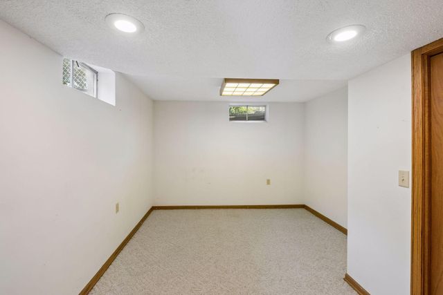 702 Madison Street S, Shakopee, MN 55379