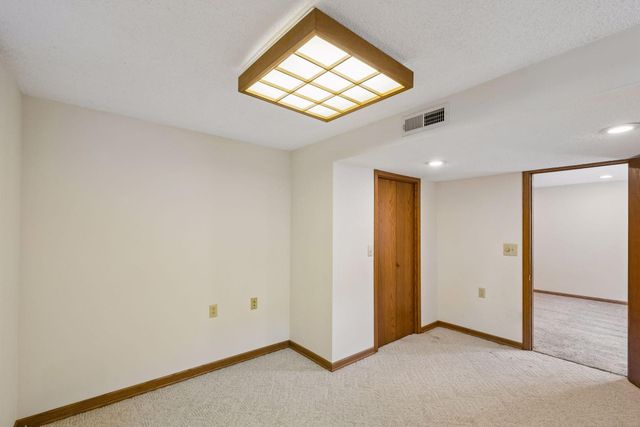 702 Madison Street S, Shakopee, MN 55379