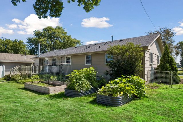 702 Madison Street S, Shakopee, MN 55379