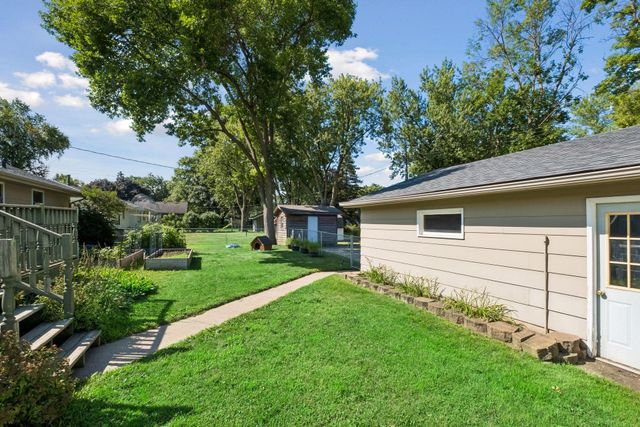 702 Madison Street S, Shakopee, MN 55379