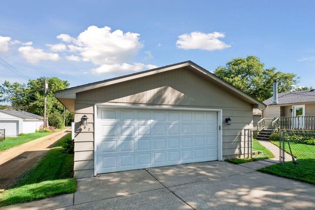 702 Madison Street S, Shakopee, MN 55379