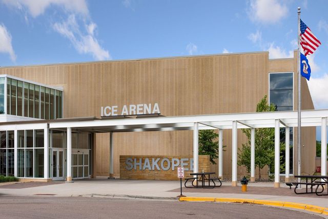 702 Madison Street S, Shakopee, MN 55379