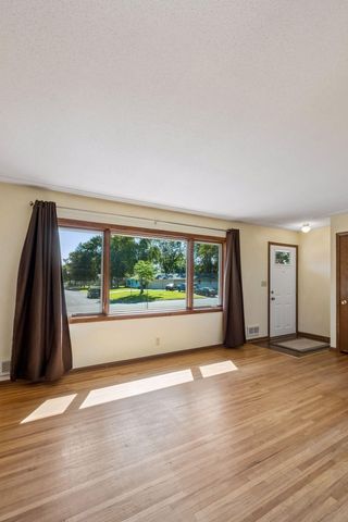 702 Madison Street S, Shakopee, MN 55379