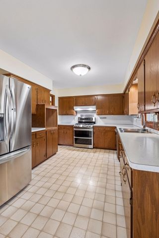 702 Madison Street S, Shakopee, MN 55379