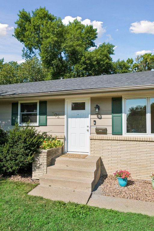 702 Madison Street S, Shakopee, MN 55379 — photo 2